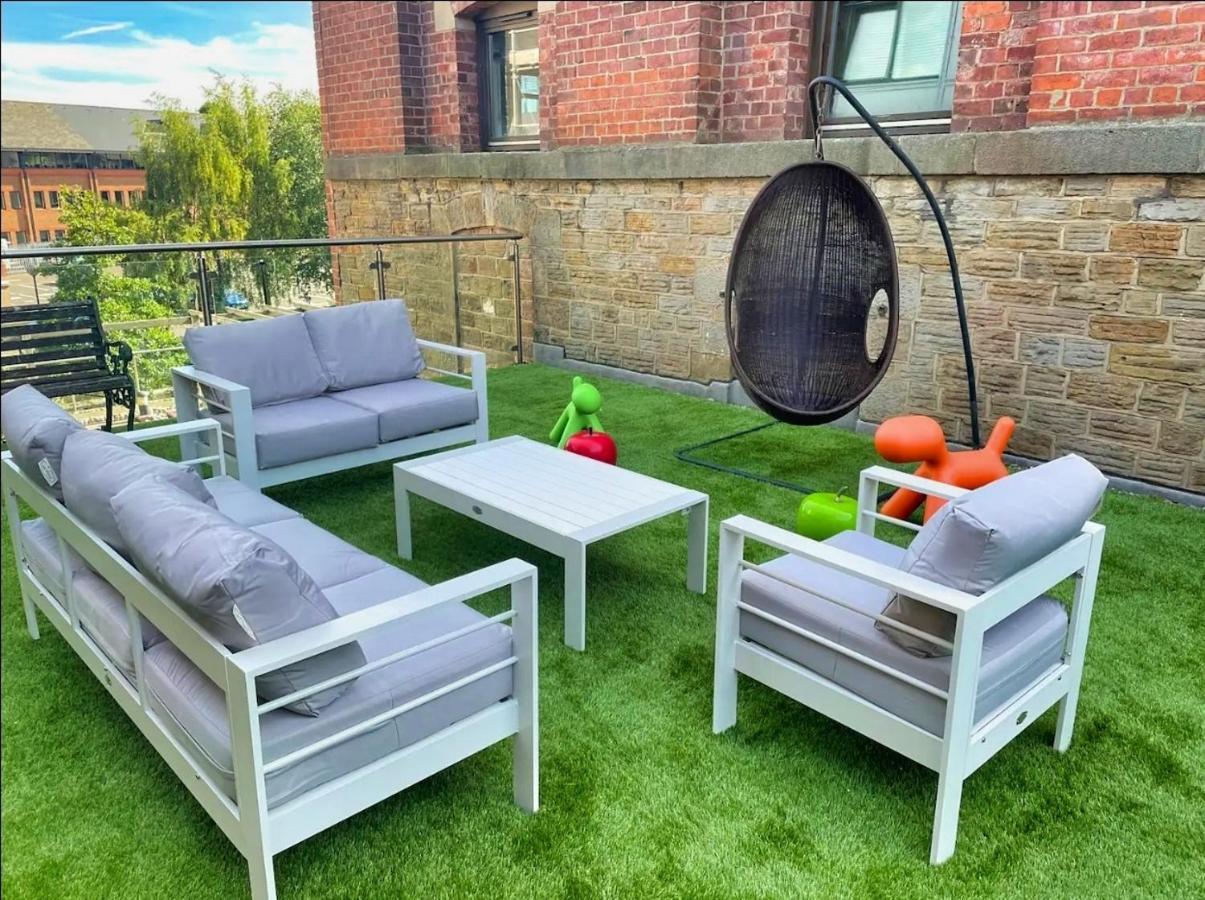 Historic Clock Tower Apartment With Rooftop Terrace And Free Secure Parking Sheffield Exterior foto
