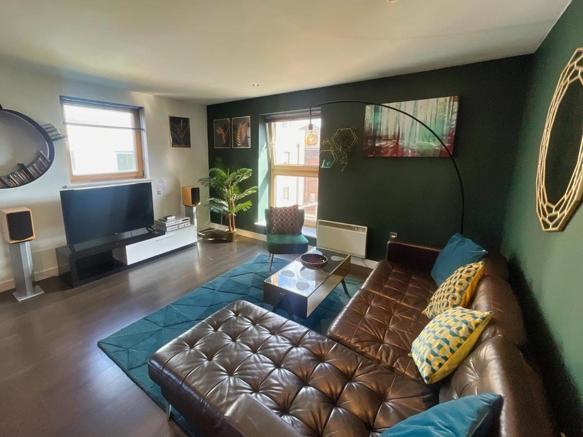 Historic Clock Tower Apartment With Rooftop Terrace And Free Secure Parking Sheffield Exterior foto