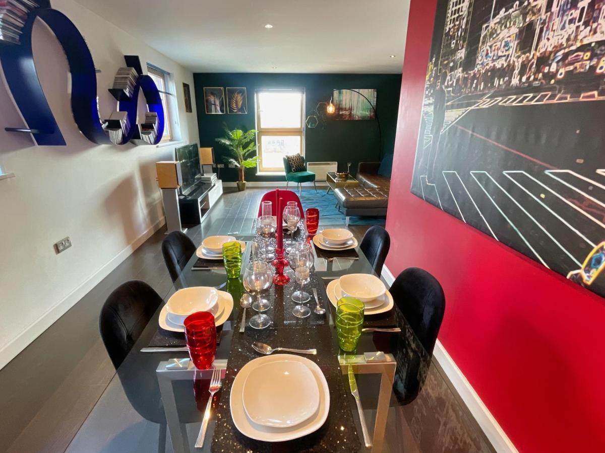 Historic Clock Tower Apartment With Rooftop Terrace And Free Secure Parking Sheffield Exterior foto