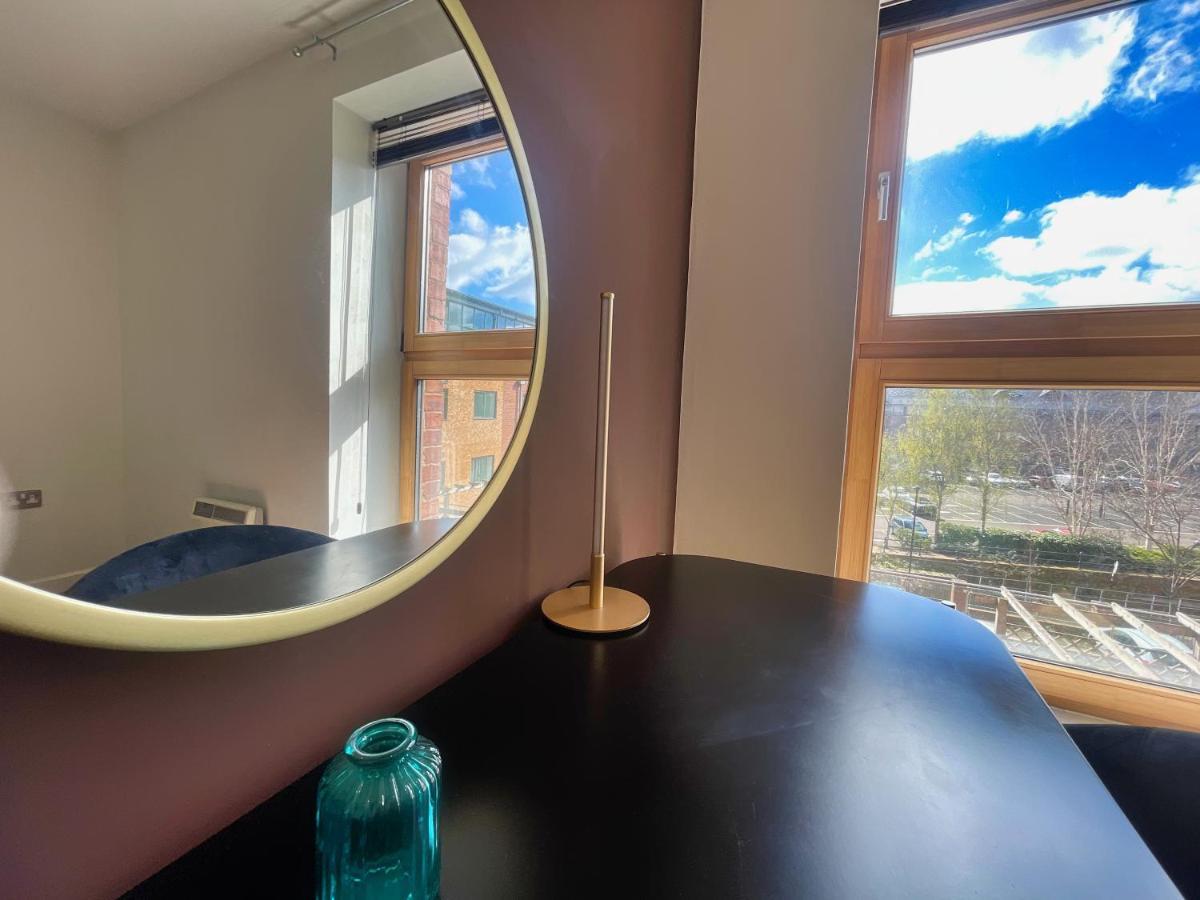 Historic Clock Tower Apartment With Rooftop Terrace And Free Secure Parking Sheffield Exterior foto